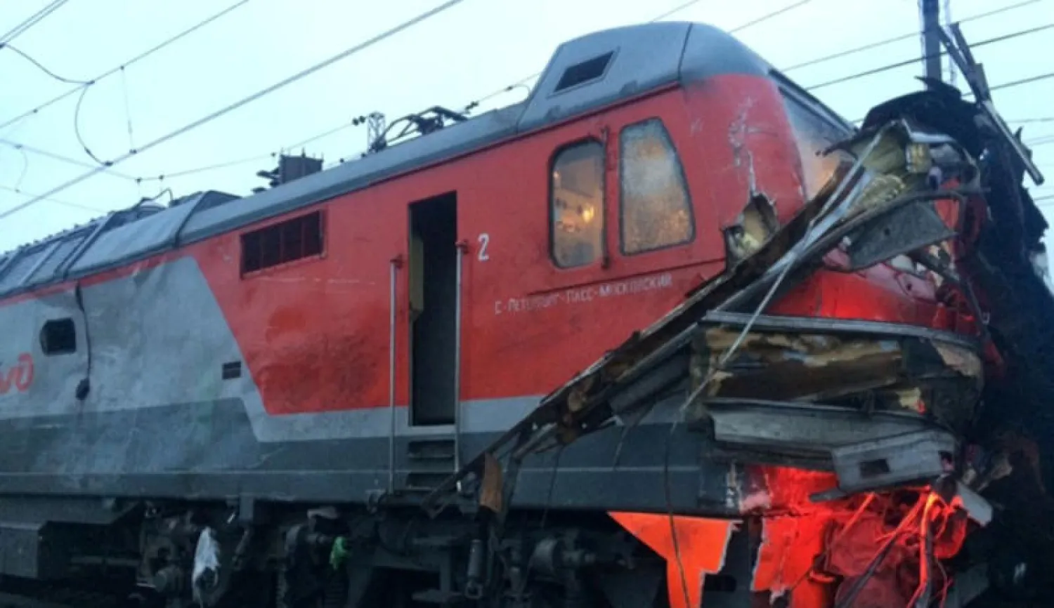 جميع قتلى الحادث من ركاب الحافلة (رويترز)