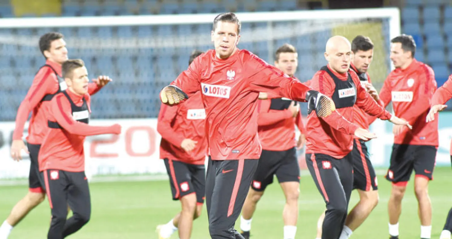 المنتخب البولندي على أعتاب روسيا للمشاركة في نهائيات المونديال (إ.ب.أ)
