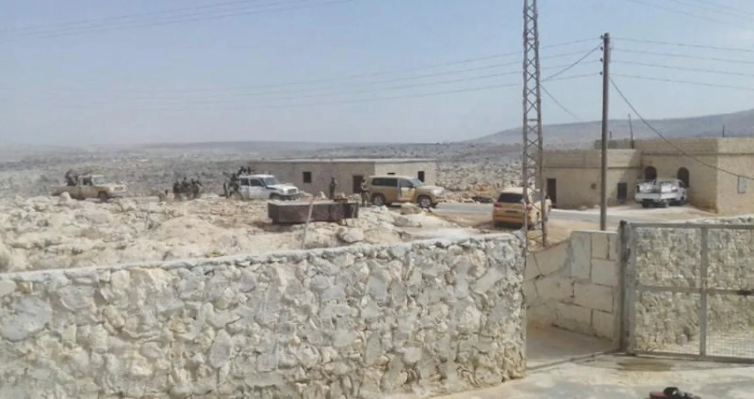 عناصر من الجيش التركي قرب دارة عزة بين حلب وإدلب (أخبار حلب)