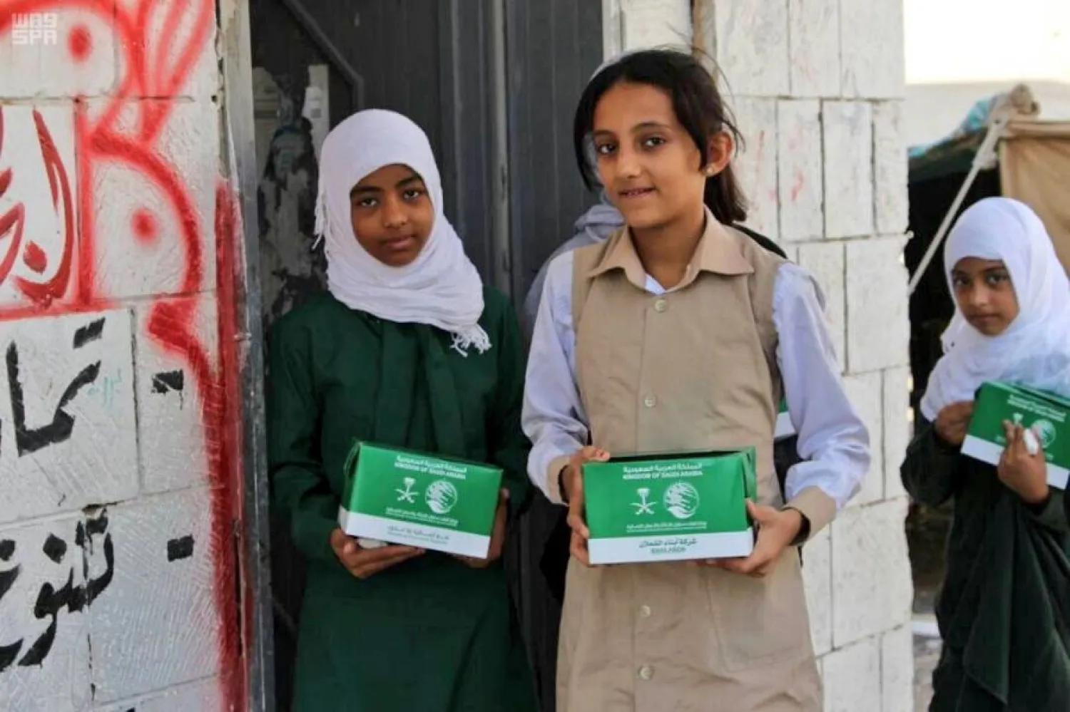KSRelief provides 53,433 meals to Yemeni schools accommodating internally displaced students. (Photo from KSRELIEF Twitter Account)