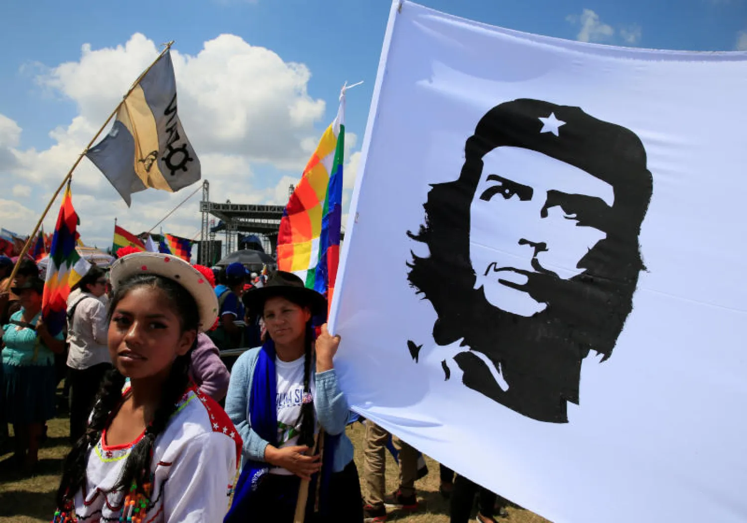 بوليفيا تحيي ذكرى رحيل الزعيم الثوري تشي جيفارا (رويترز)