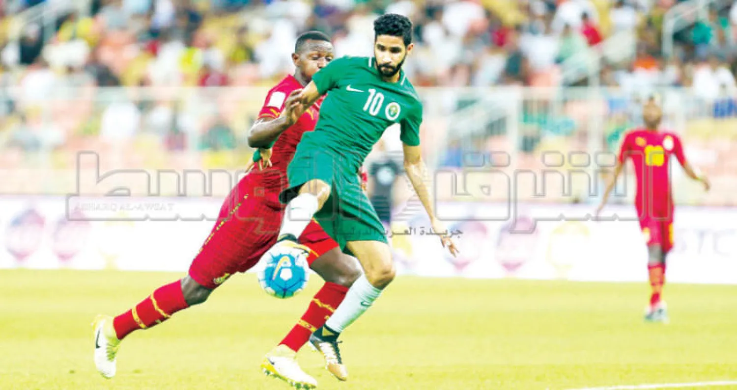 هزاع الهزاع في هجمة للمنتخب السعودي أمام غانا (تصوير: محمد المانع)