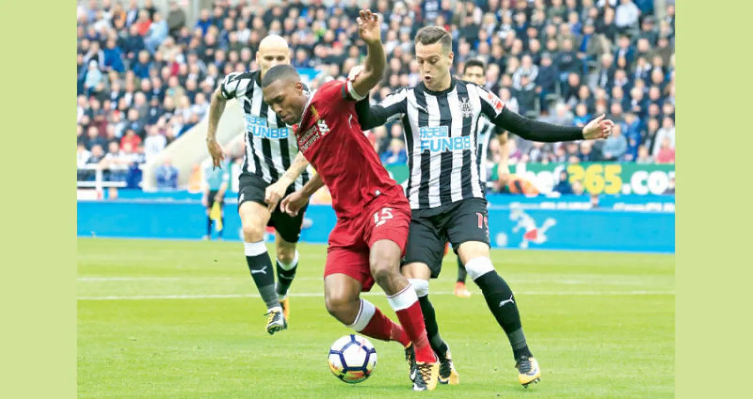 ستوريدج مهاجم ليفربول في مواجهة نيوكاسل (أ.ف.ب)