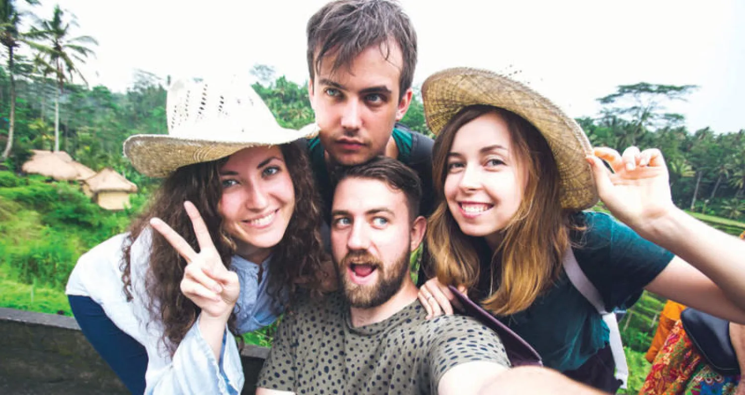 يمنح السفر الشباب العديد من الخبرات وفرص التعلم