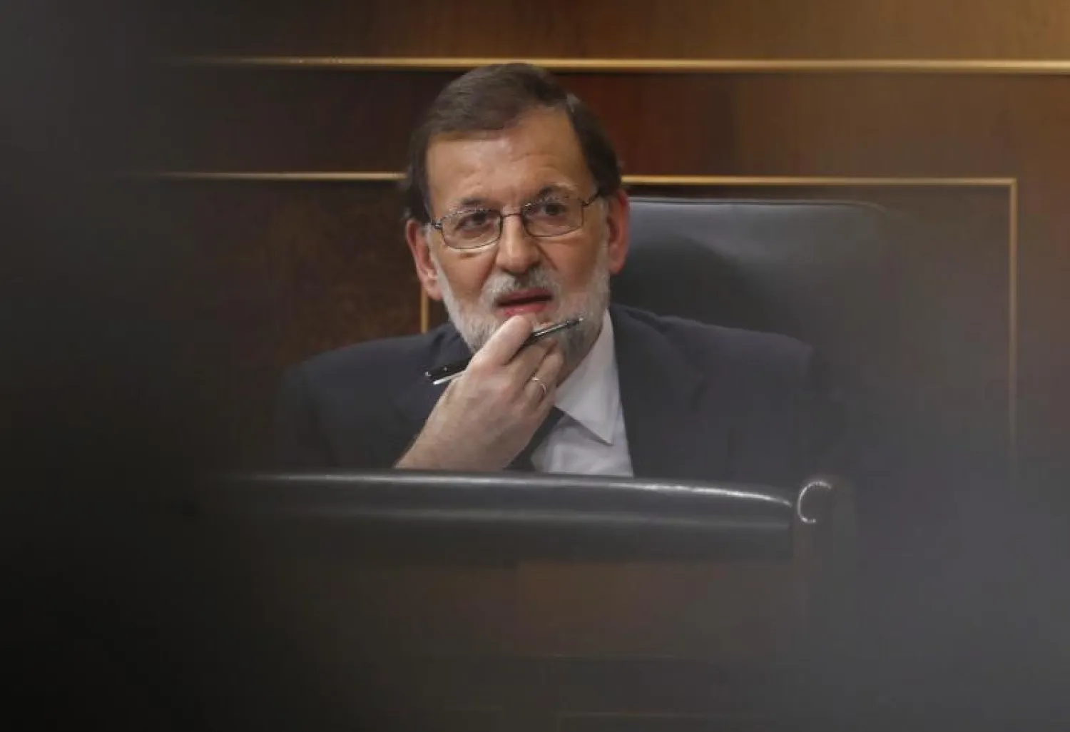 رئيس الوزراء الإسباني ماريانو راخوي خلال جلسة في البرلمان بمدريد (إ.ب.أ)