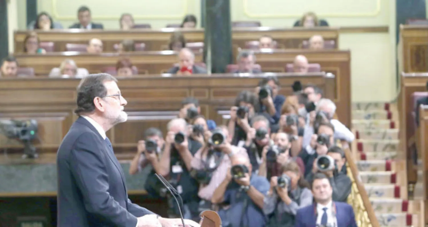 رئيس الوزراء الإسباني ماريانو راخوي في البرلمان أمس (إ.ب.أ)