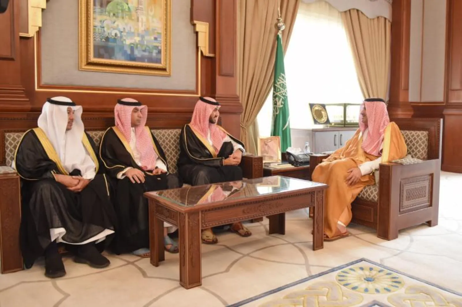 أمير المدينة لدى استقباله نائب رئيس هيئة الرياضة («الشرق الأوسط»)