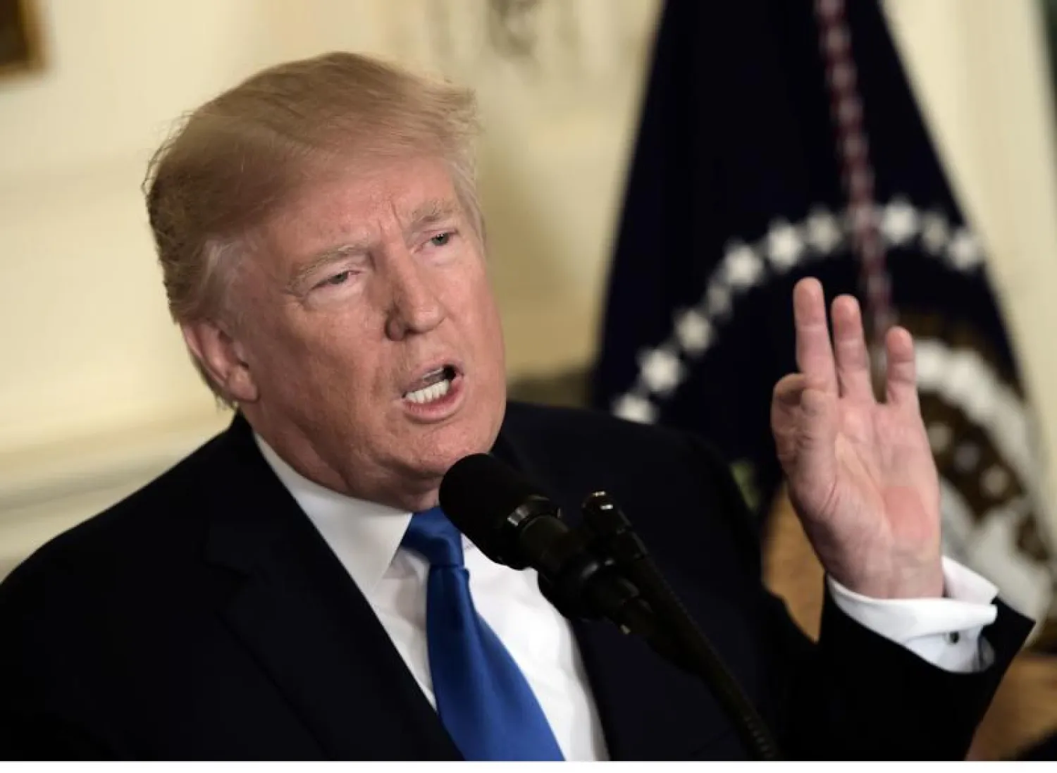 الرئيس الأميركي دونالد ترمب خلال كلمته في البيت الأبيض بشأن الاتفاق النووي الإيراني (أ.ف.ب)