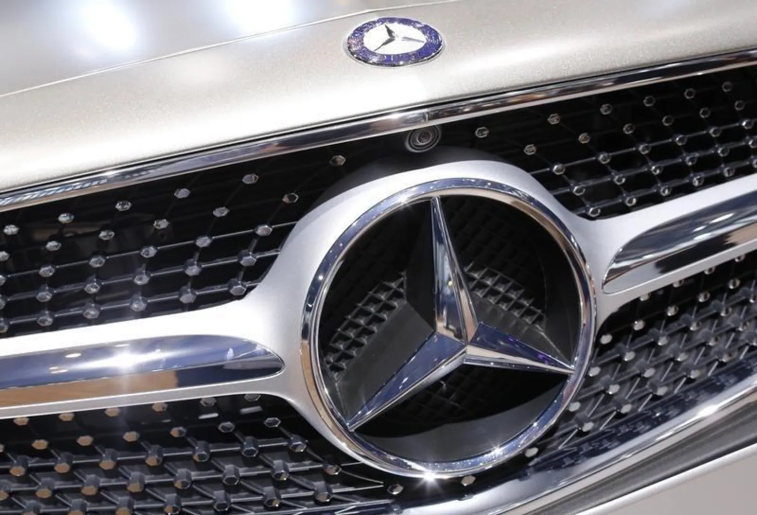 A Mercedes-Benz logo is seen on a car displayed on media day at the Paris Mondial de l'Automobile, October 2, 2014. REUTERS/Jacky Naegelen