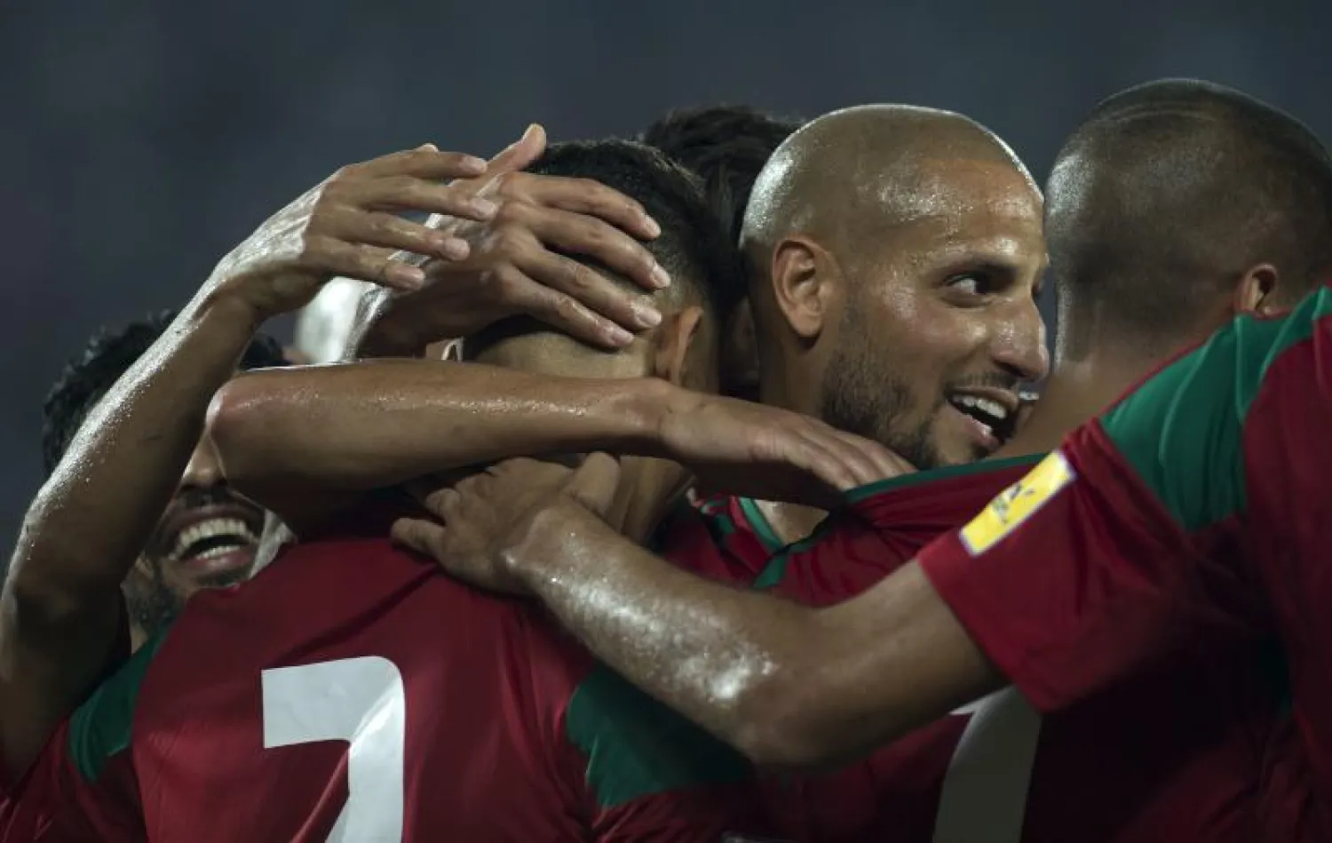 فريق المغرب يحتفل بفوزه أمام مالي في تصفيات أفريقيا (أ.ف.ب)