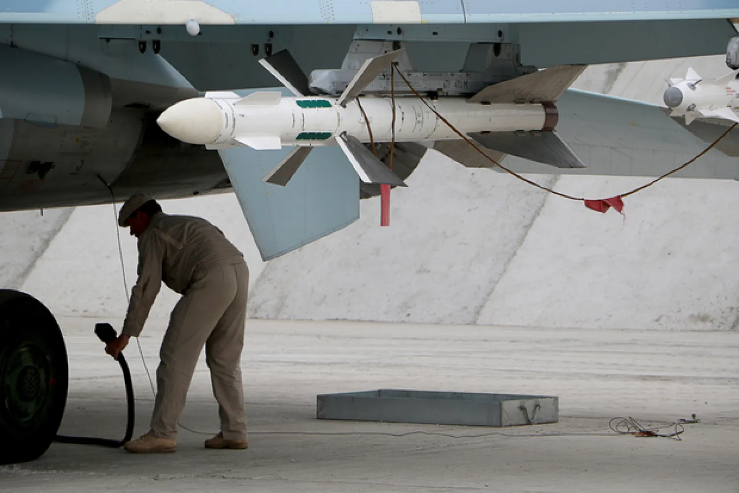 A Russian engineer re-arms a fighter jet at the Hmeimim airbase in Syria. AFP file photo 