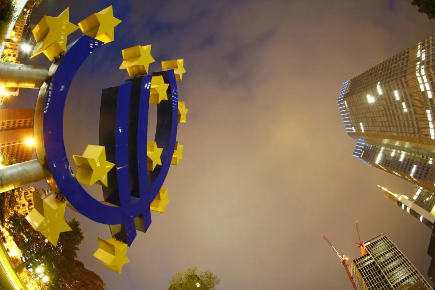The euro sign landmark is seen at the headquarters (R) of the European Central Bank (ECB) in Frankfurt September 2, 2013. REUTERS/Kai Pfaffenbach/Files 
