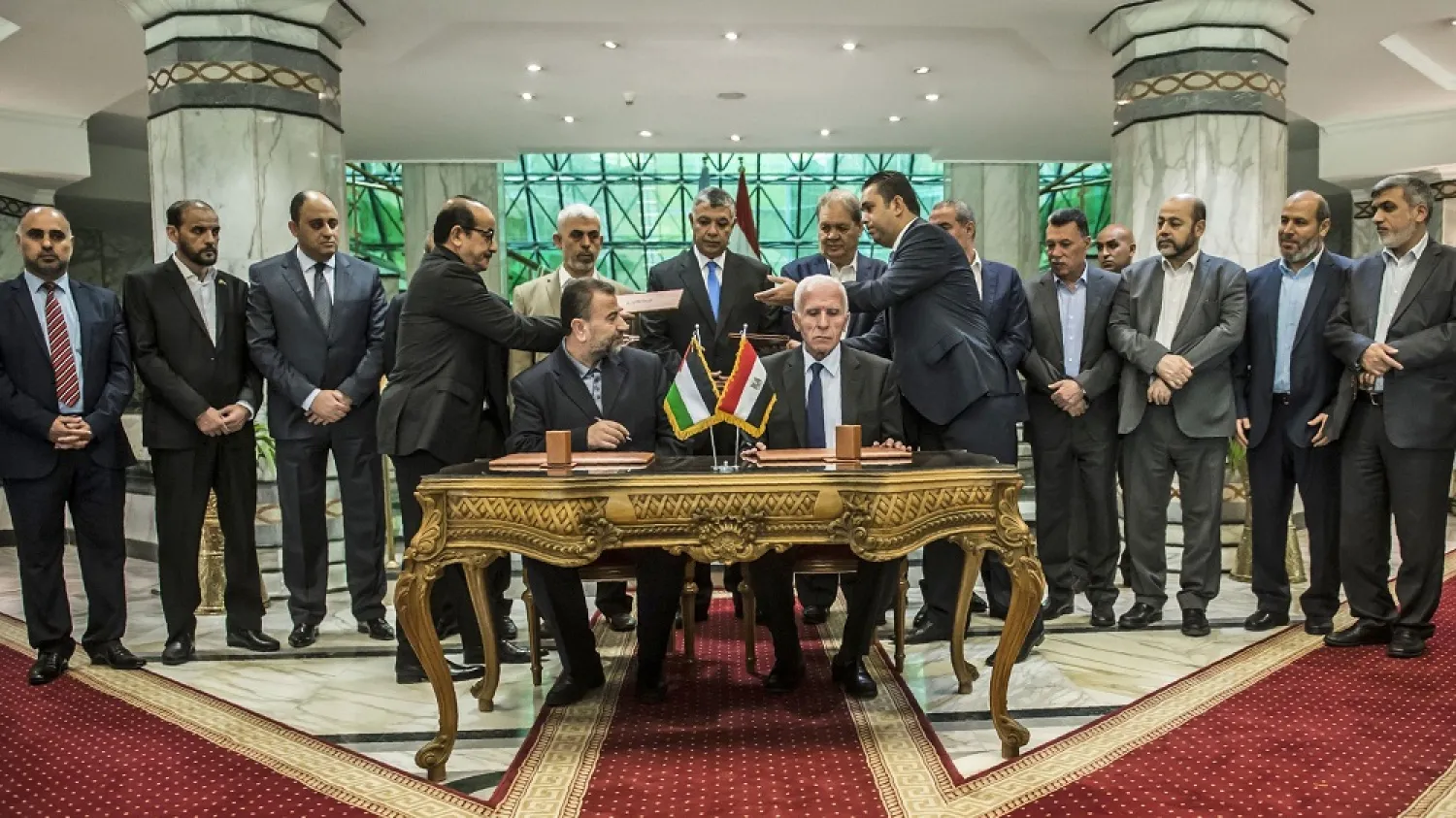 Hamas and Fatah sign a reconciliation agreement in Cairo. (AFP)