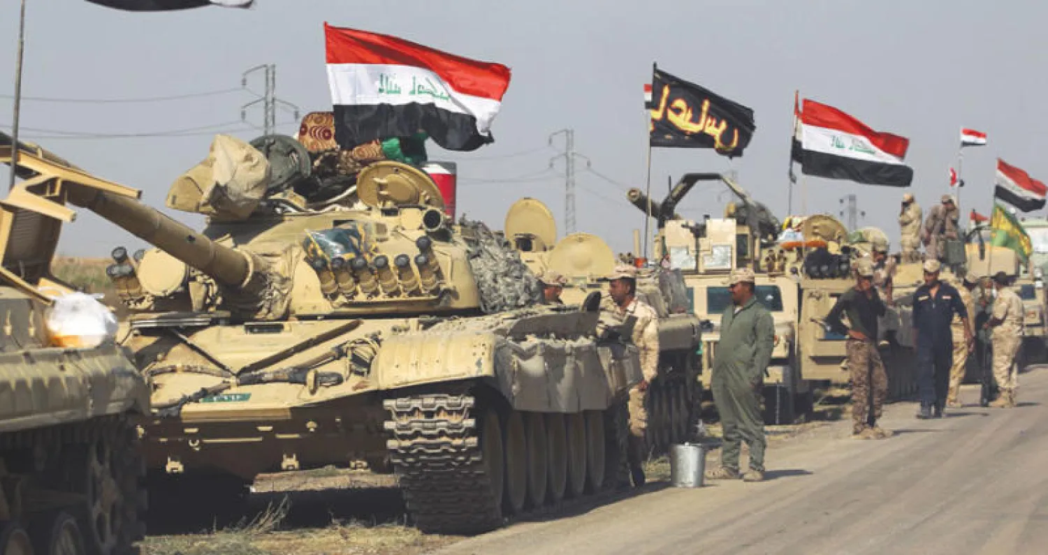 تعزيزات من الجيش و«الحشد» في طريقها إلى الأطراف الجنوبية لكركوك أمس (أ.ف.ب)