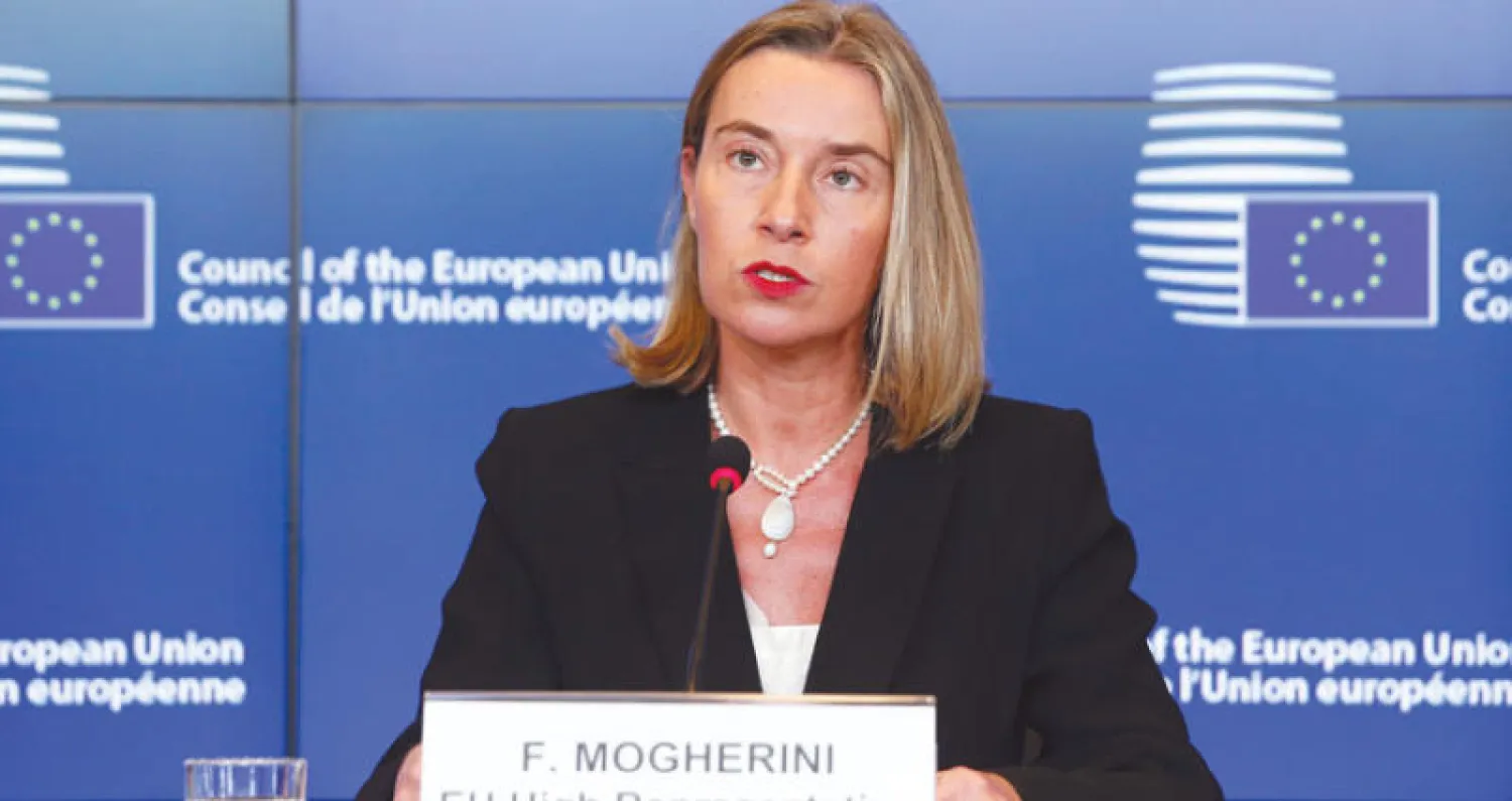 مسؤولة السياسة الخارجية في الاتحاد الأوروبي فيديريكا موغيريني تتحدث عن اتفاق إيران خلال مؤتمر صحافي بعد اجتماع وزراء خارجية الاتحاد الأوروبي في لوكسمبورغ أمس (إ.ب.أ)
