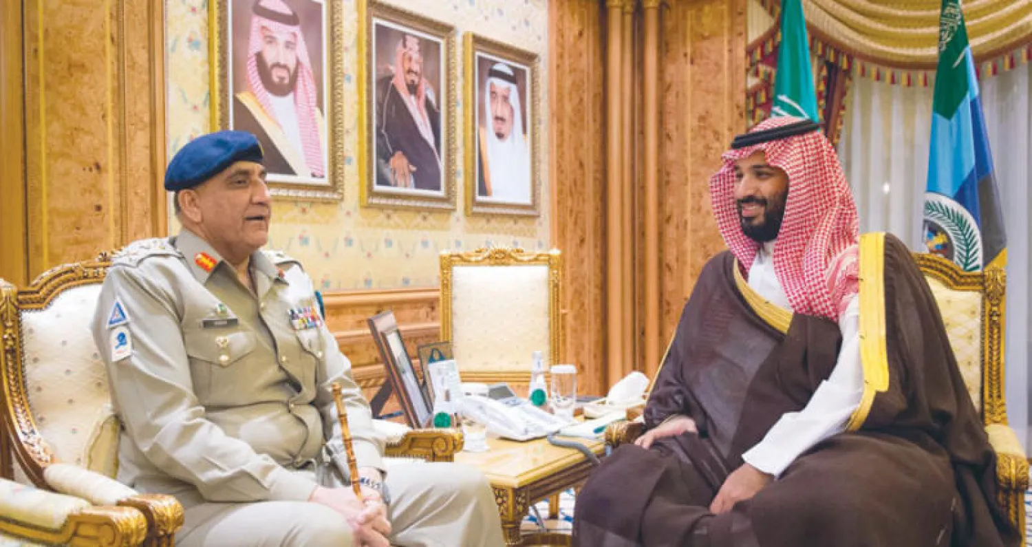 جانب من لقاء ولي العهد السعودي بقائد الجيش الباكستاني (واس)