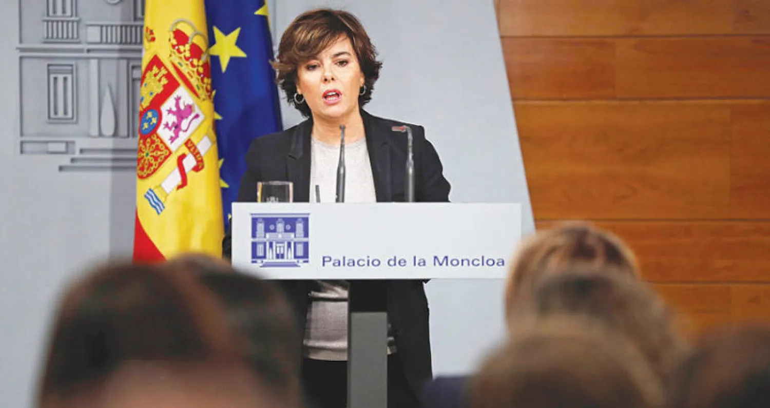 نائبة رئيس الوزراء الإسباني تمدد المهلة الإسبانية لإقليم كاتالونيا في مدريد أمس (إ.ب.أ)