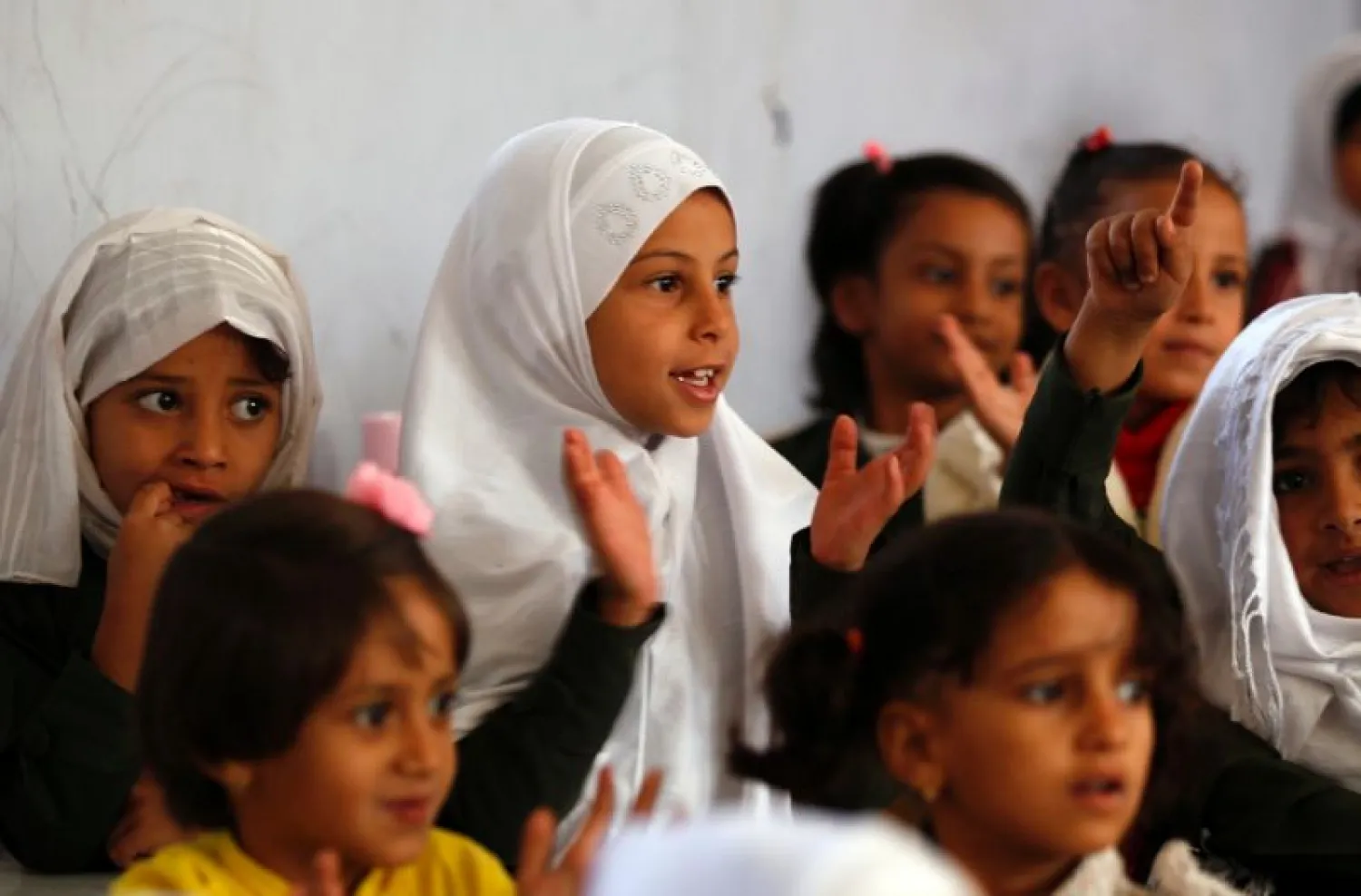 Yemeni students attend a class on the first day of the new school year in the capital Sanaa, on October 15, 2017 (AFP Photo/Mohammed HUWAIS)