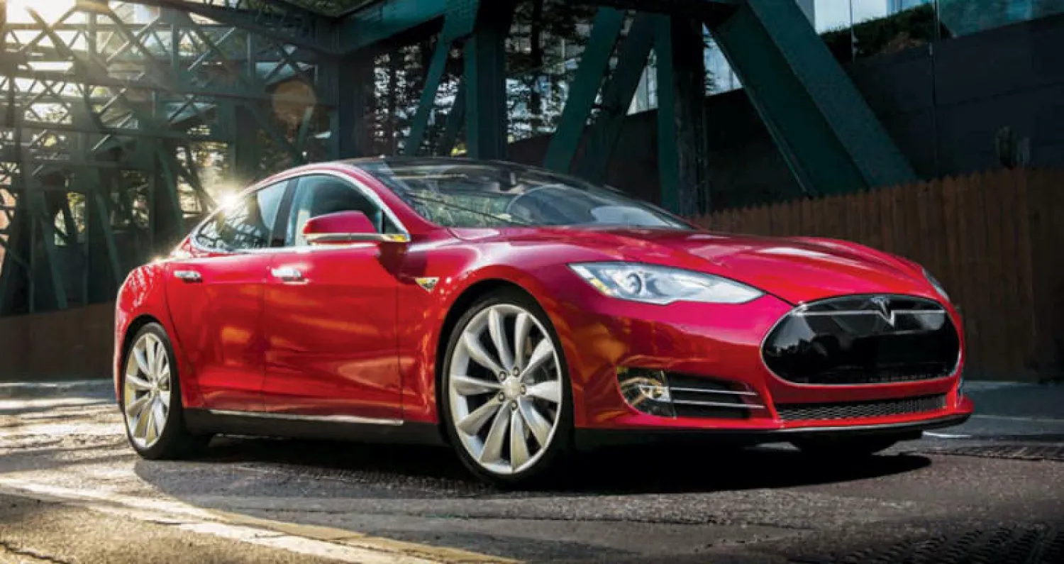 سيارات تيسلا بها أنظمة «أوتوبايلوت»
