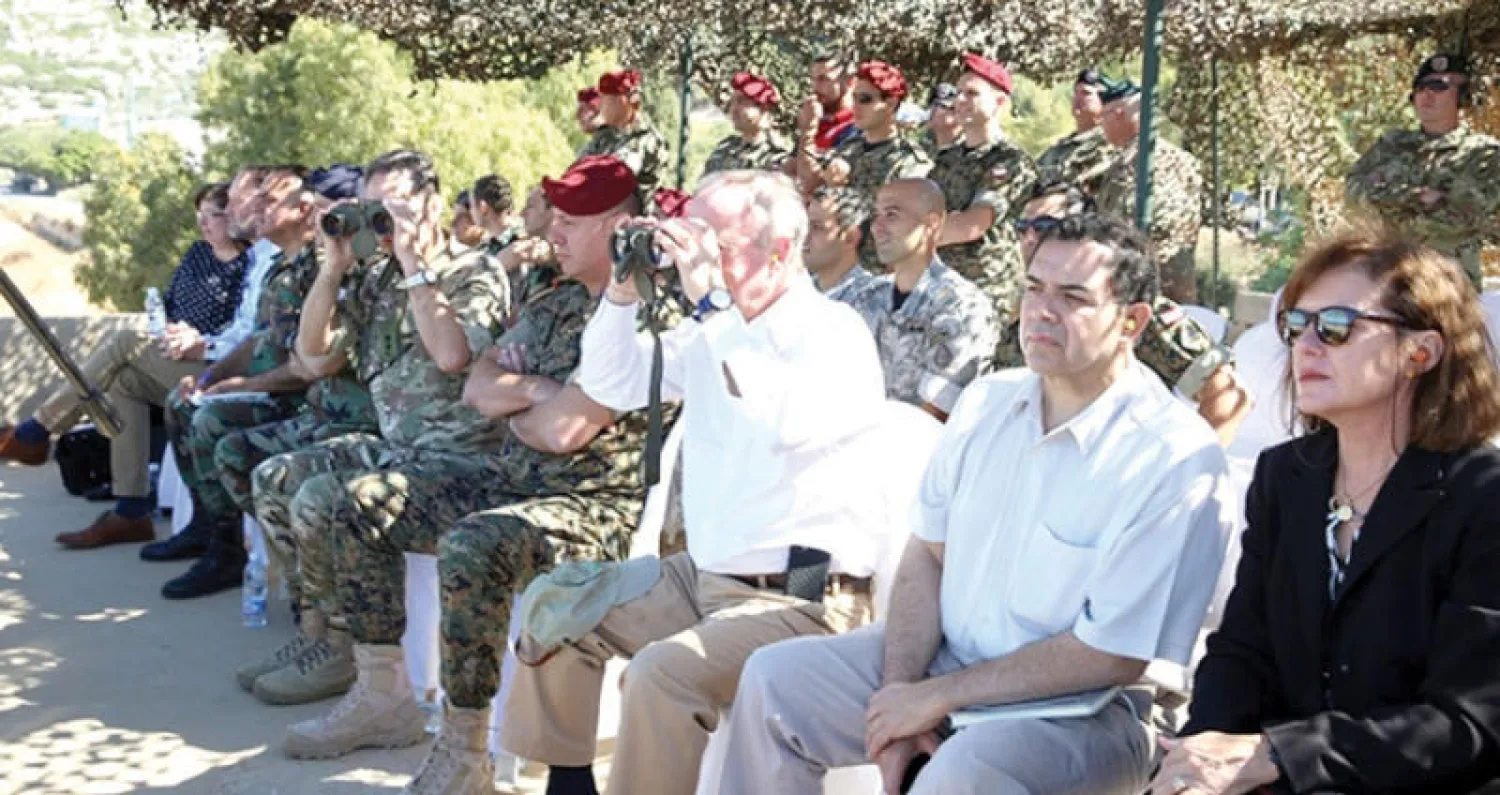 وفد من الكونغرس الأميركي حضر تمرينا قتاليا في قاعدة حامات الجوية بلبنان (الوكالة الوطنية للإعلام)