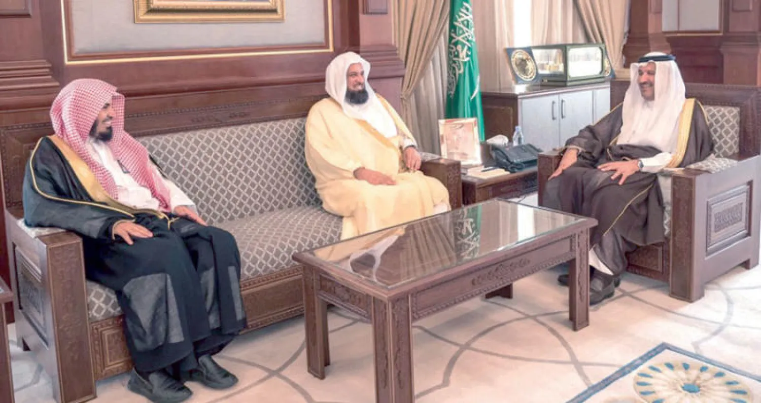 الأمير فيصل بن سلمان خلال لقائه مع عبد الرحمن السند الرئيس العام لهيئة الأمر بالمعروف والنهي عن المنكر