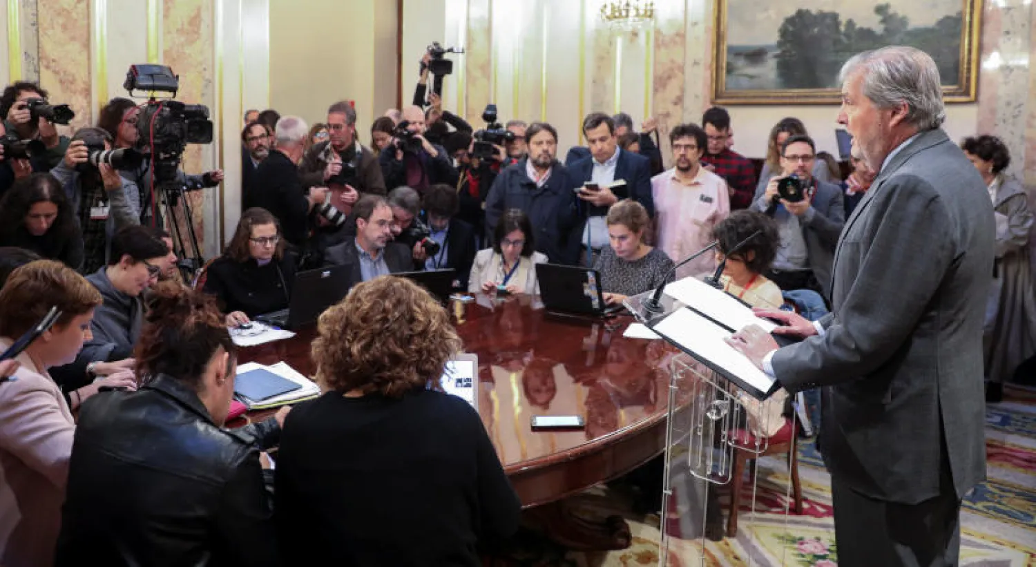 المتحدث الرسمي باسم الحكومة الإسبانية إنيغو منديز دي فيغو (رويترز)