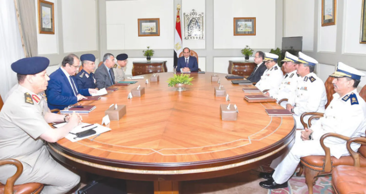 السيسي يترأس اجتماعاً أمنياً أمس بحضور وزيري الدفاع والداخلية ورئيس المخابرات العامة وعدد من القيادات (رويترز)