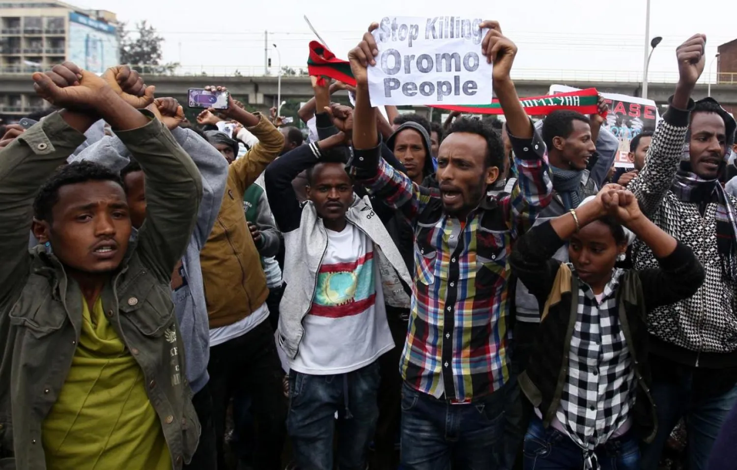 Protesters chant slogans during a demonstration over what they say is unfair distribution of wealth in the country at Meskel Square in Ethiopia's capital Addis Ababa, August 6, 2016. REUTERS/Tiksa Negeri
