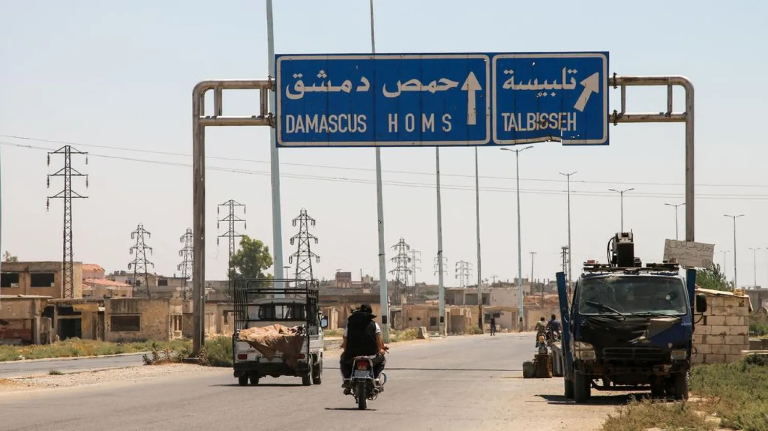 The highway leading from the Syrian capital Damascus to Homs, Mahmoud Taha / AFP / August 3, 2017 
