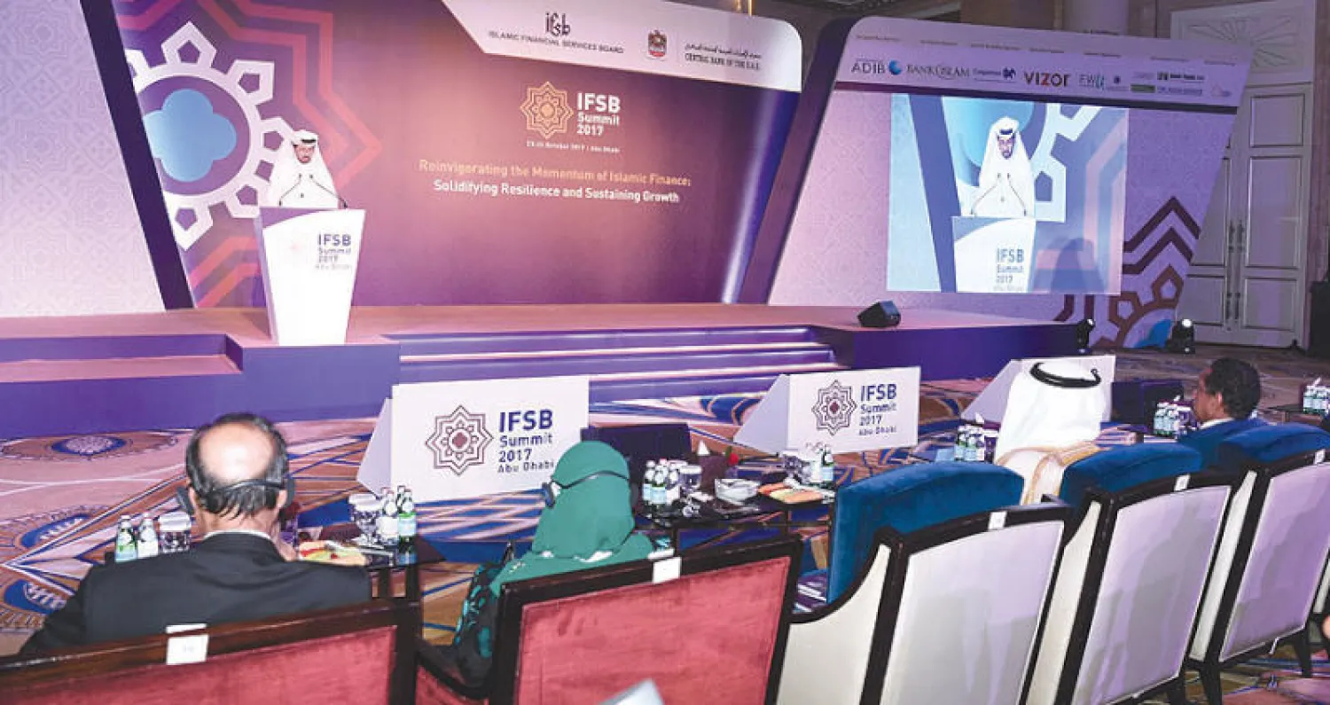 محافظ البنك المركزي الإماراتي خلال كلمته في افتتاح أعمال قمة مجلس الخدمات المالية الإسلامية في أبوظبي أمس