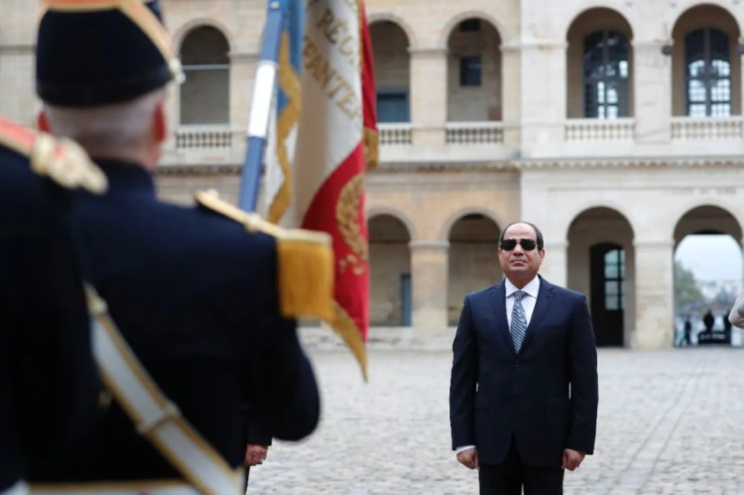 Egyptian President Abdel Fattah al-Sisi attends a military ceremony at the Hotel des Invalides in Paris on October 24, 2017 (AFP Photo/CHARLES PLATIAU)