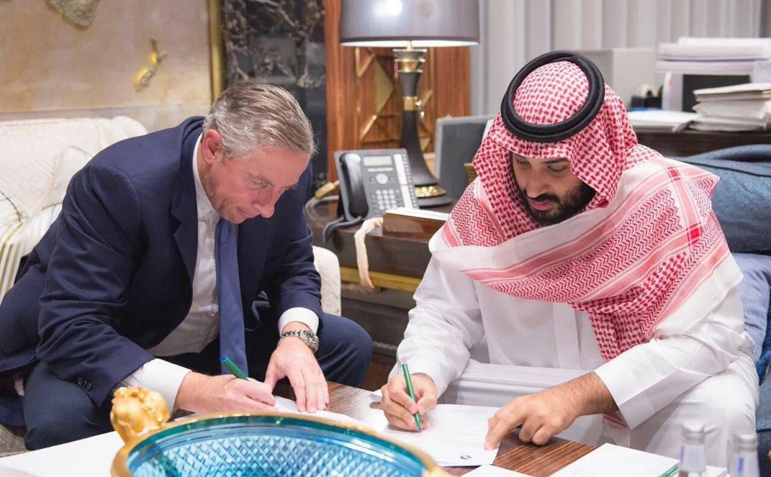 Crown Prince Mohammed bin Salman pictured with Dr. Klaus Kleinfeld, Chief Executive of NEOM, former CEO of Arconic.