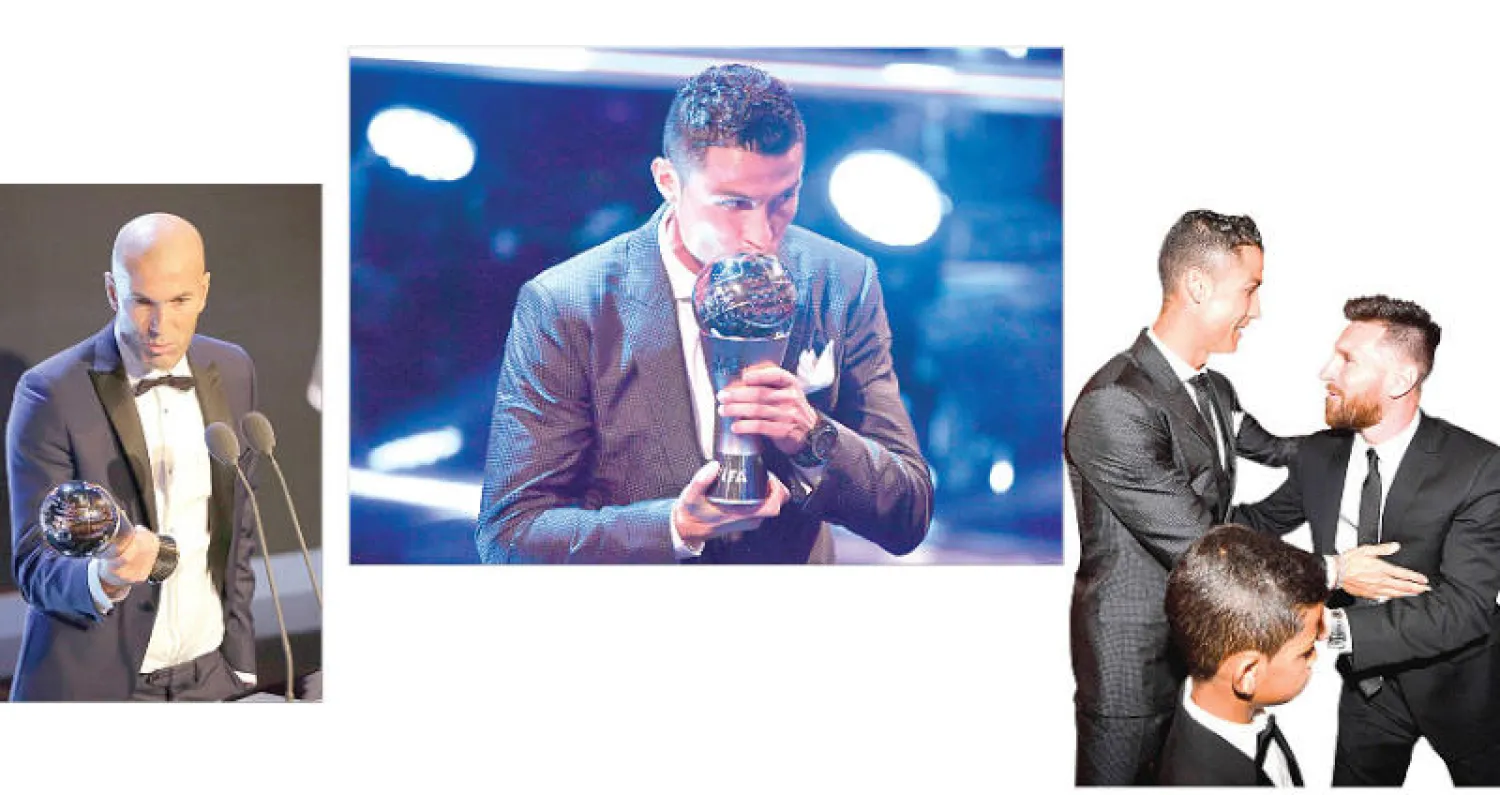 ميسي ورونالدو... متى تنتهي حقبة احتكارهما الجوائز؟   (أ.ف.ب) - رونالدو أفضل لاعب في العالم لعام 2017 (أ.ف.ب) - زيدان حصد لقب أفضل مدرب (أ.ب)
