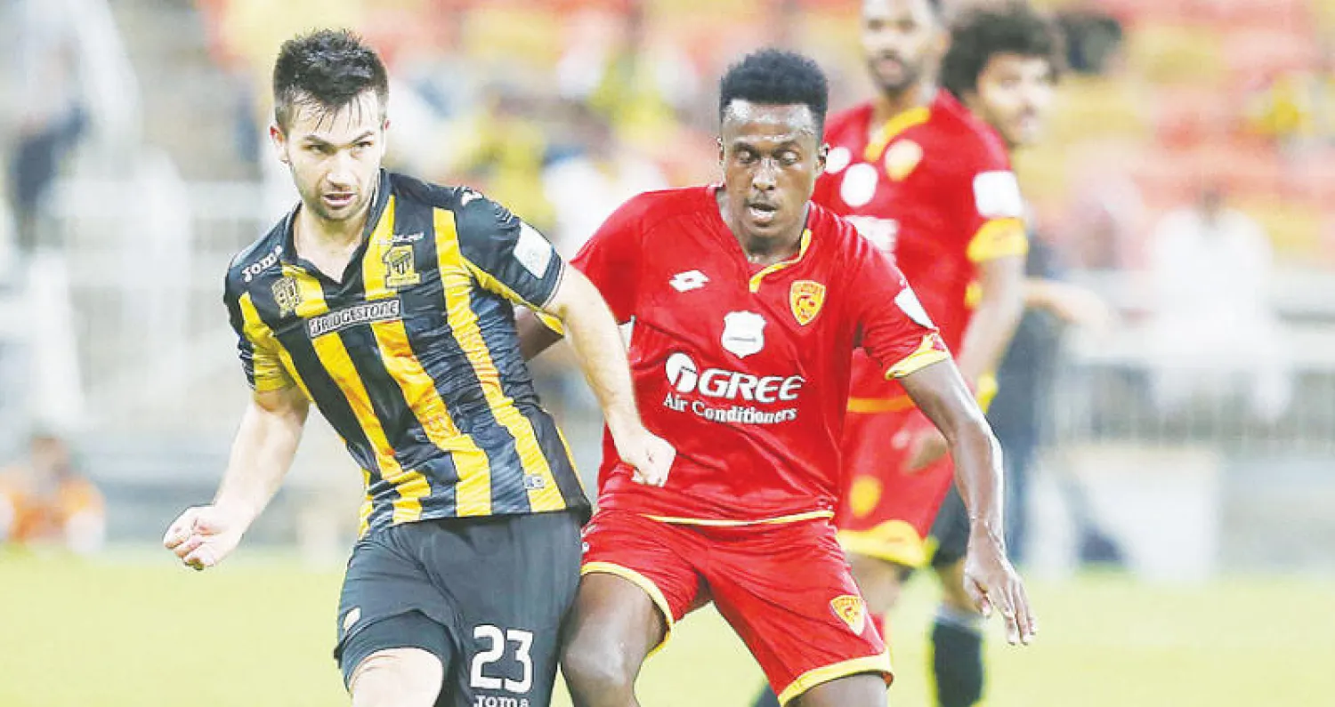 من مباراة سابقة بين الاتحاد والقادسية  (تصوير: عدنان مهدلي)