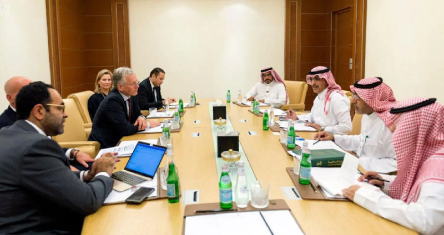 وزير المالية السعودي خلال اجتماعه مع مديرة صندوق النقد الدولي وعدد من المسؤولين (واس)