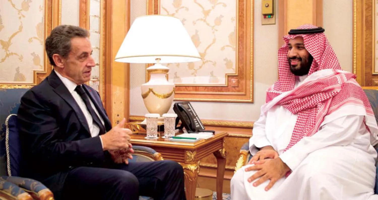 ولي العهد السعودي يستقبل الرئيس الفرنسي الأسبق