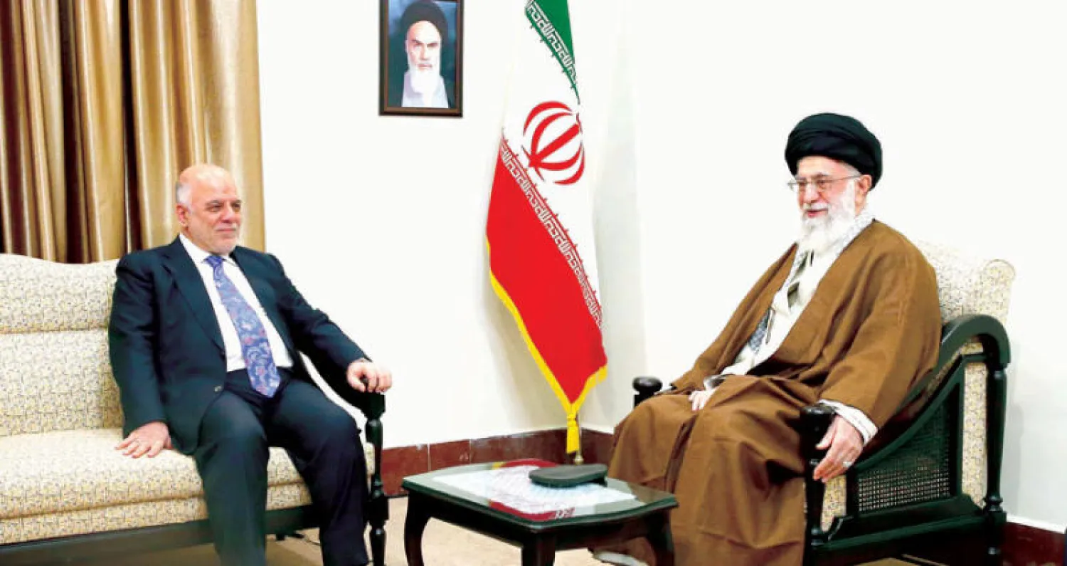 خامنئي لدى استقباله العبادي في طهران أمس (أ.ب)