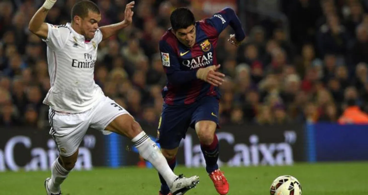 إحدى مباريات فريق برشلونة مع ريال مدريد في ملعب كامب نو في برشلونة (أ.ف.ب)