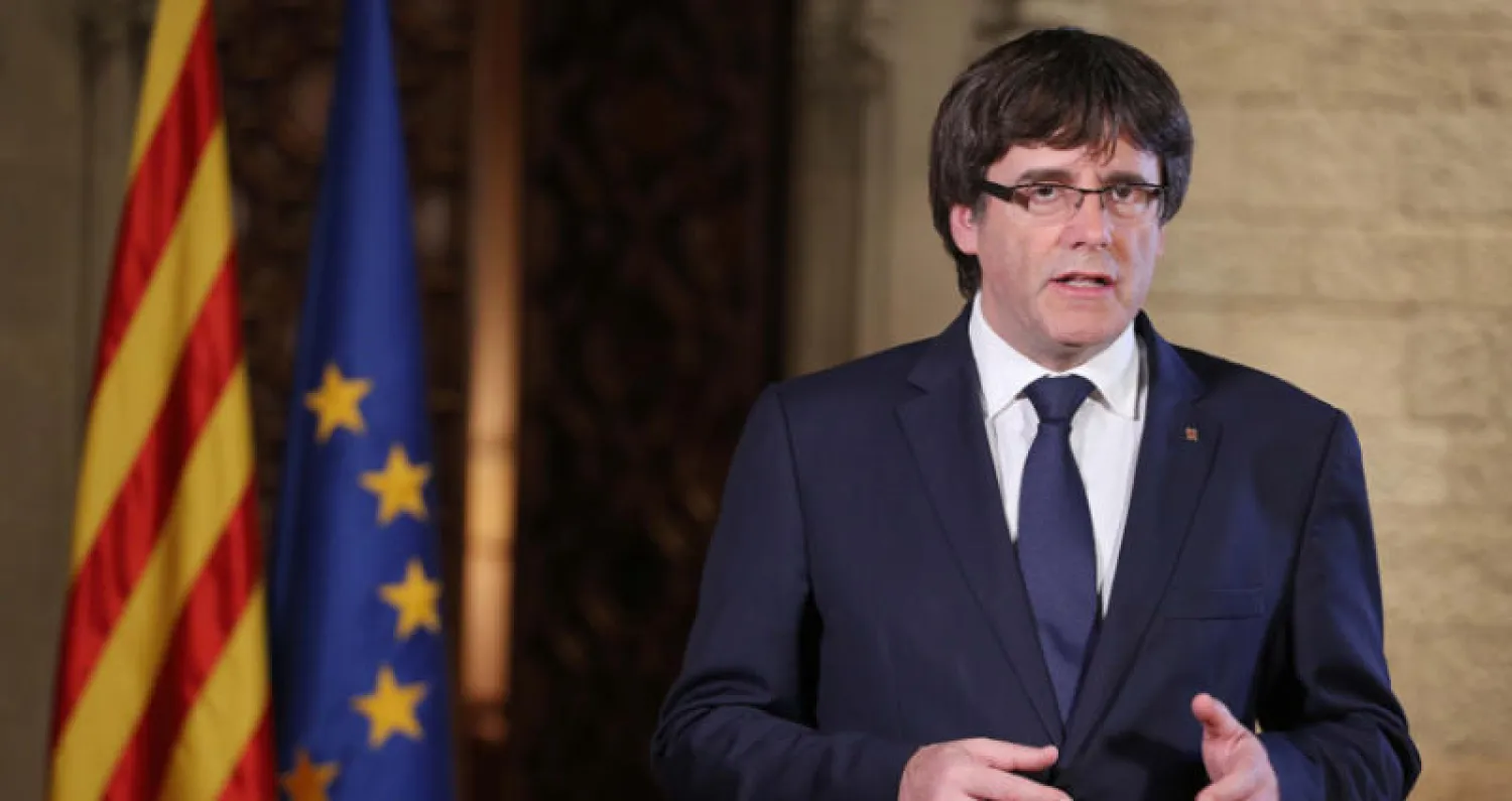 رئيس إقليم كاتالونيا كارليس بوتشيمون خلال كلمته في برشلونة (أ.ب)