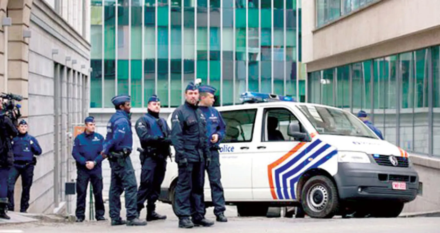 رجال الشرطة البلجيكية بالقرب من مقر محكمة بروكسل («الشرق الأوسط»)