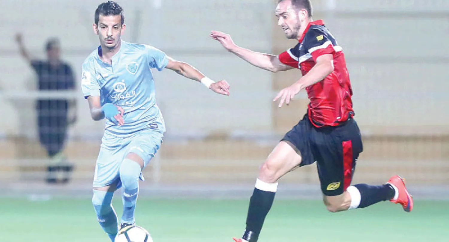 من مباراة الرائد والباطن أمس الأول (تصوير: عيسى الدبيسي)