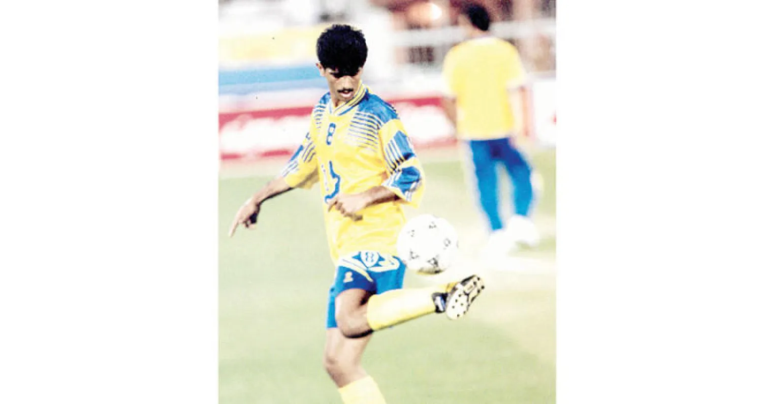 الهريفي بشعار فريقه النصر («الشرق الأوسط»)