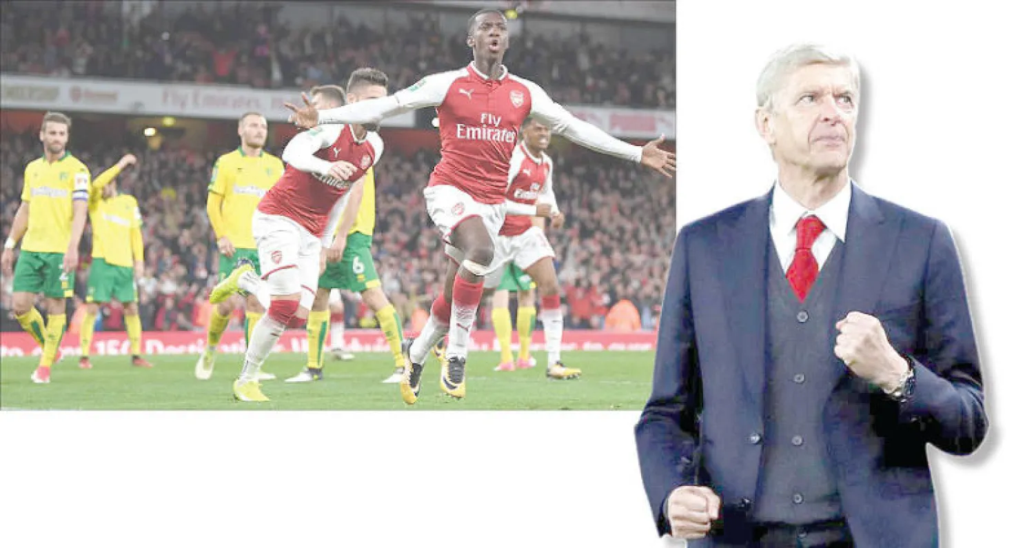 فينغر أشاد بأداء نكيتياه («الشرق الأوسط») - نكيتياه يحتفل بهدفه الأول في شباك نوريتش سيتي في كأس الرابطة