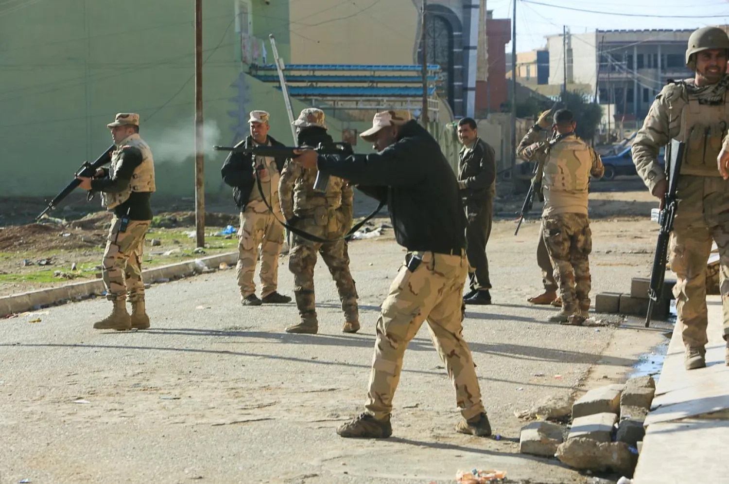 File photo: Iraqi army soldiers fire their weapons during a fight with ISIS militants north of Mosul. REUTERS/Ari Jalal 