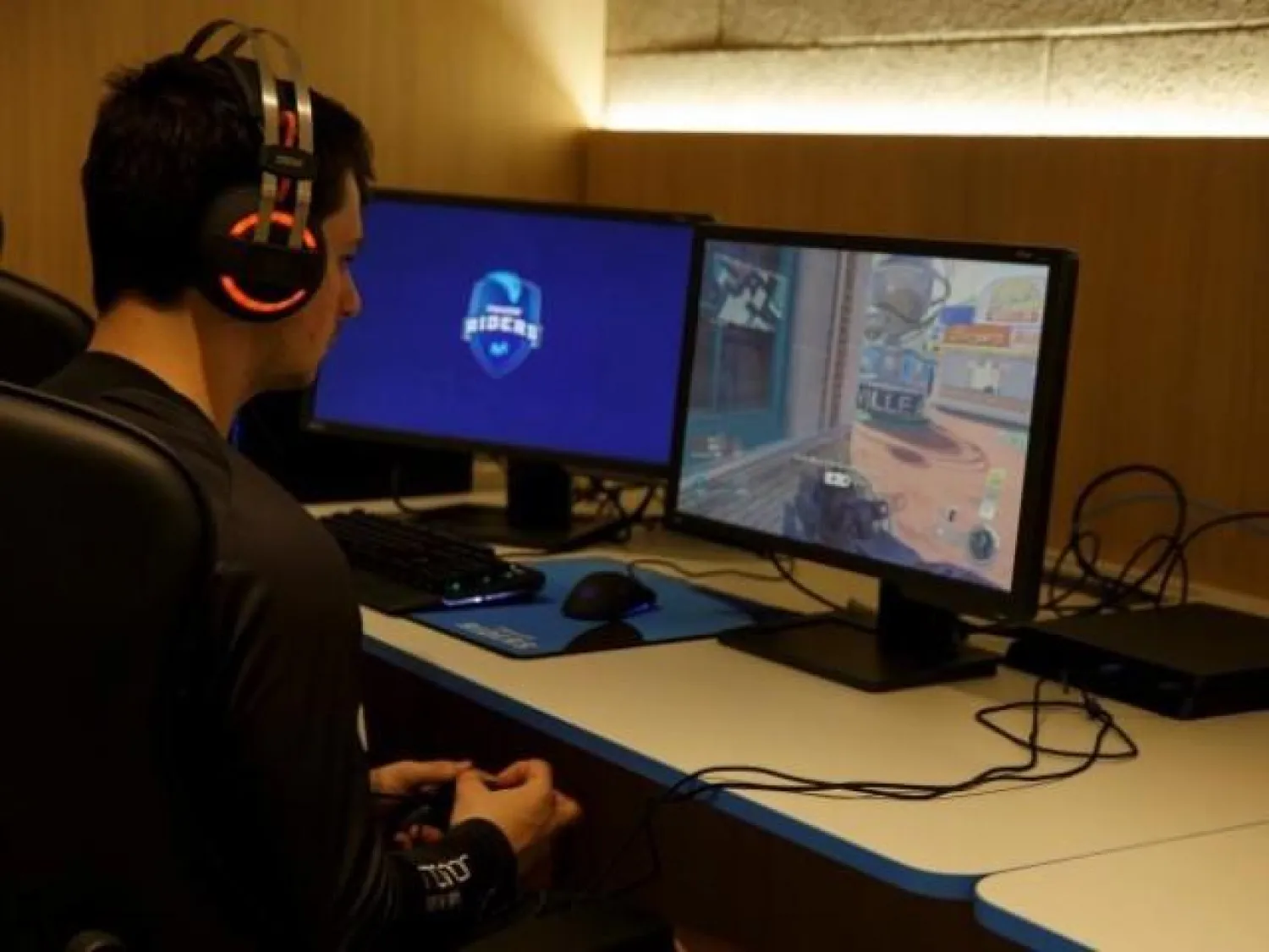 ألعاب الفيديو تنتشر بين الشباب (رويترز)