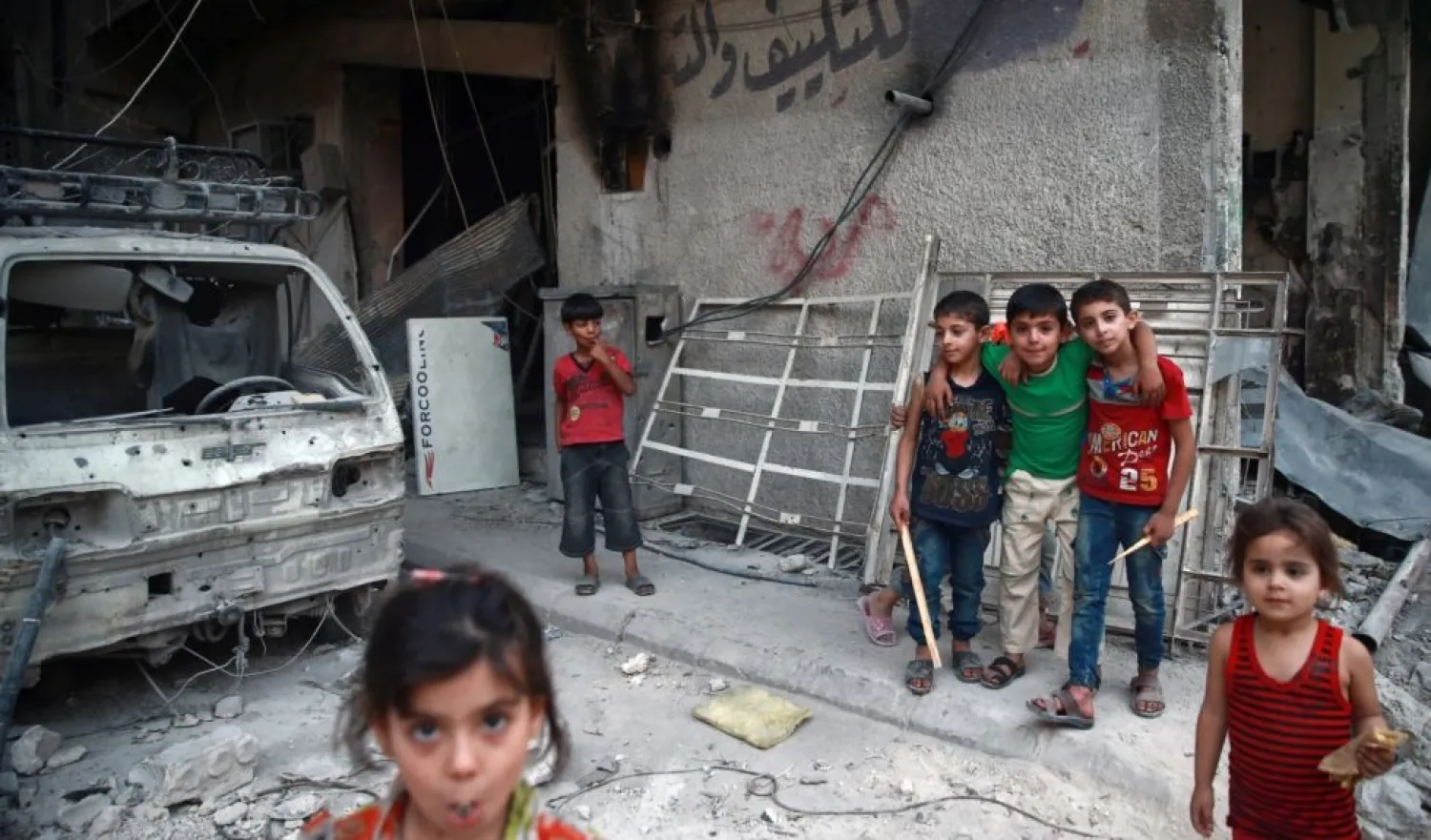 Children are seen near rubble of damaged buildings in the eastern Damascus suburb of Ghouta, Syria, July 17, 2017. (Reuters)