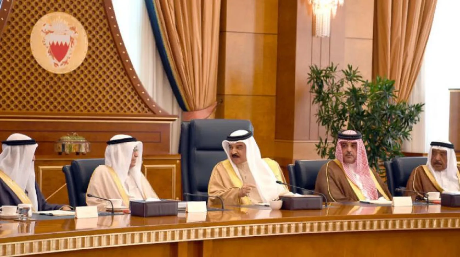 King of Bahrain Hamad bin Issa al-Khalifa chairs a cabinet session. (BNA)
