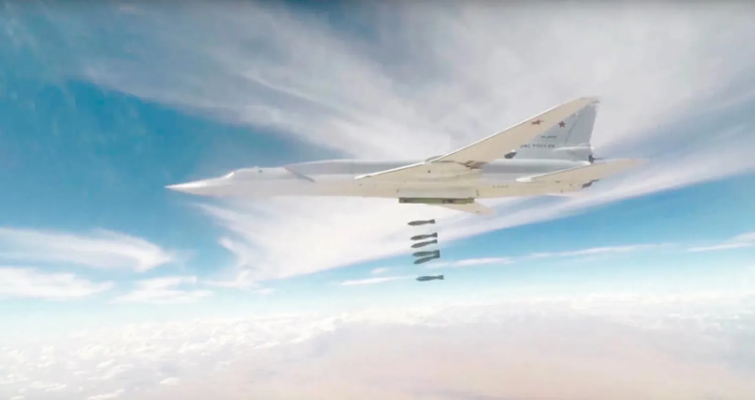 قاذفة روسية تقصف ريف دير الزور أمس (أ.ب)