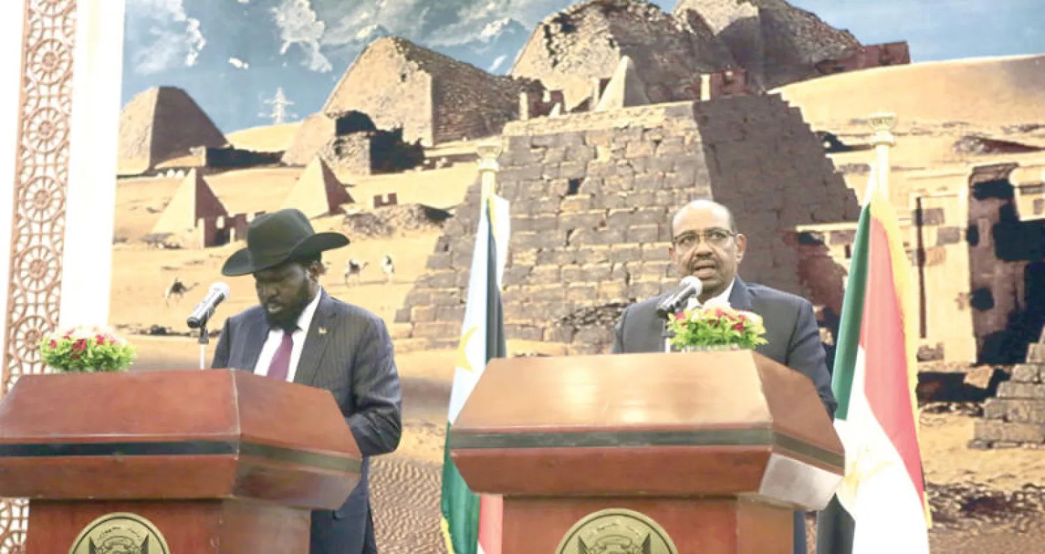 الرئيسان البشير وسلفاكير في المؤتمر الصحافي بالخرطوم أمس (ا. ف.ب)