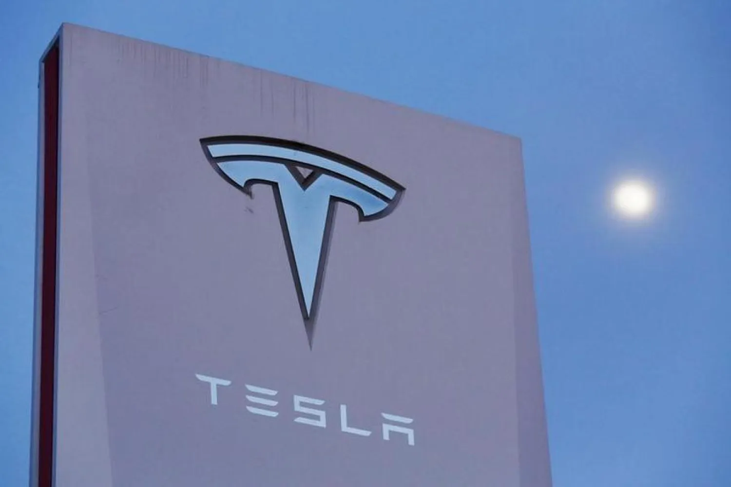Image used for illustrative purpose. Signage is displayed outside of Tesla Motors before the Tesla Energy Powerwall Home Battery event in Hawthorne, California REUTERS/Patrick T. Fallon
